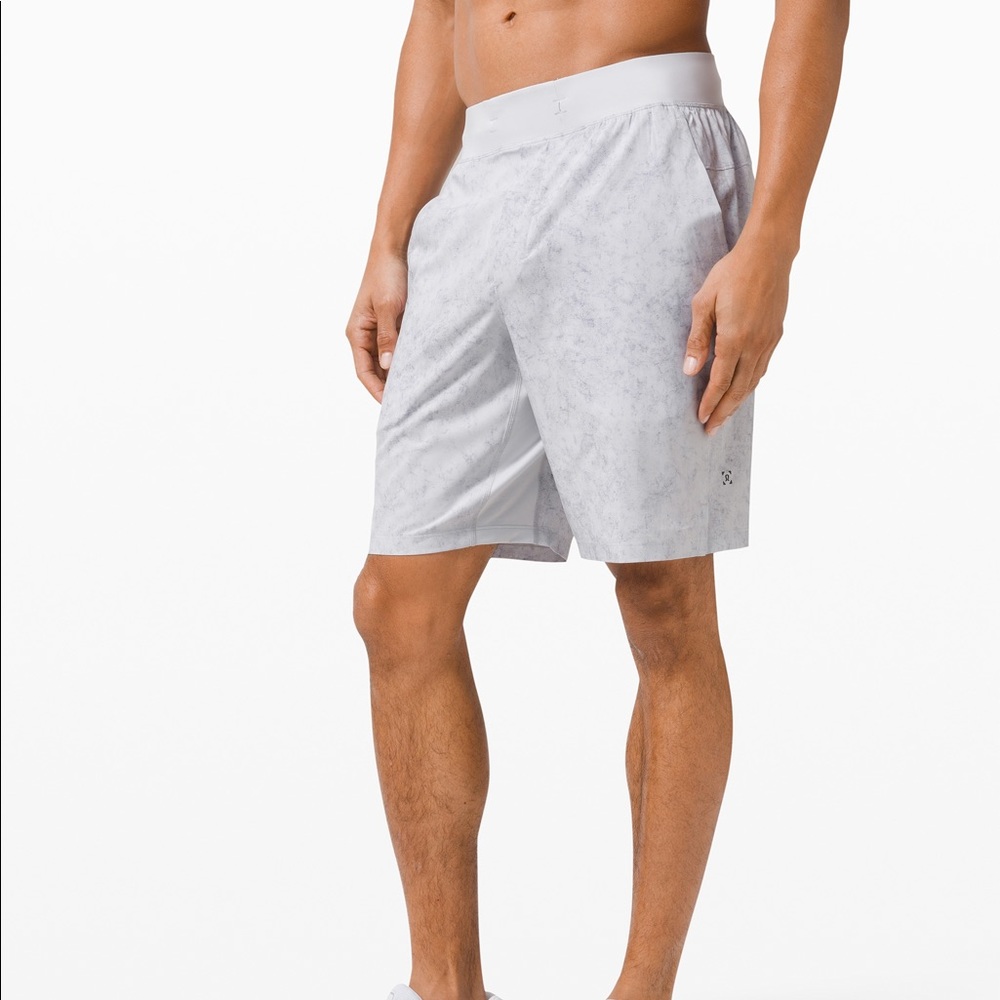 Lululemon Men’s T.H.E Lined Shorts Medium